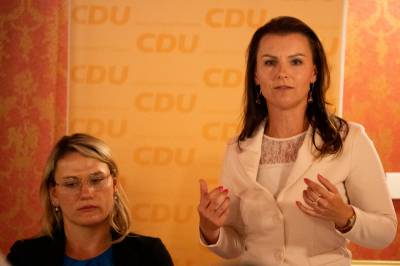Christina Stumpp, MdB, stv. Generalsekretärin (des.) und Jana Schimke, MdB
