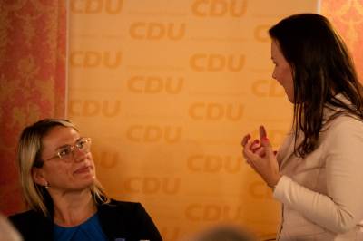 Christina Stumpp, MdB, stv. Generalsekretärin (des.) und Jana Schimke, MdB